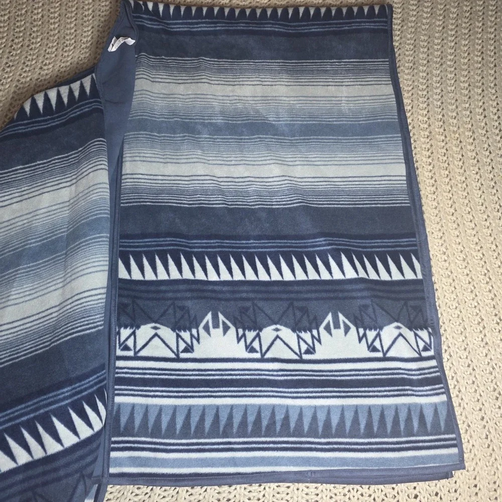 Woolrich Poncho Blue Bohemian Aztec Blanket Wrap Southwest Tribal Fleece Poncho